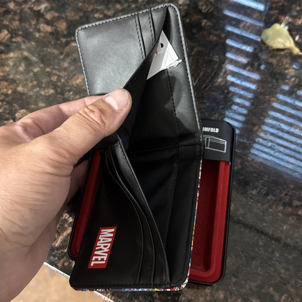 NWT Marvel Comics Slim Fold Men's Wallet Captain America - Limited Edition Box!